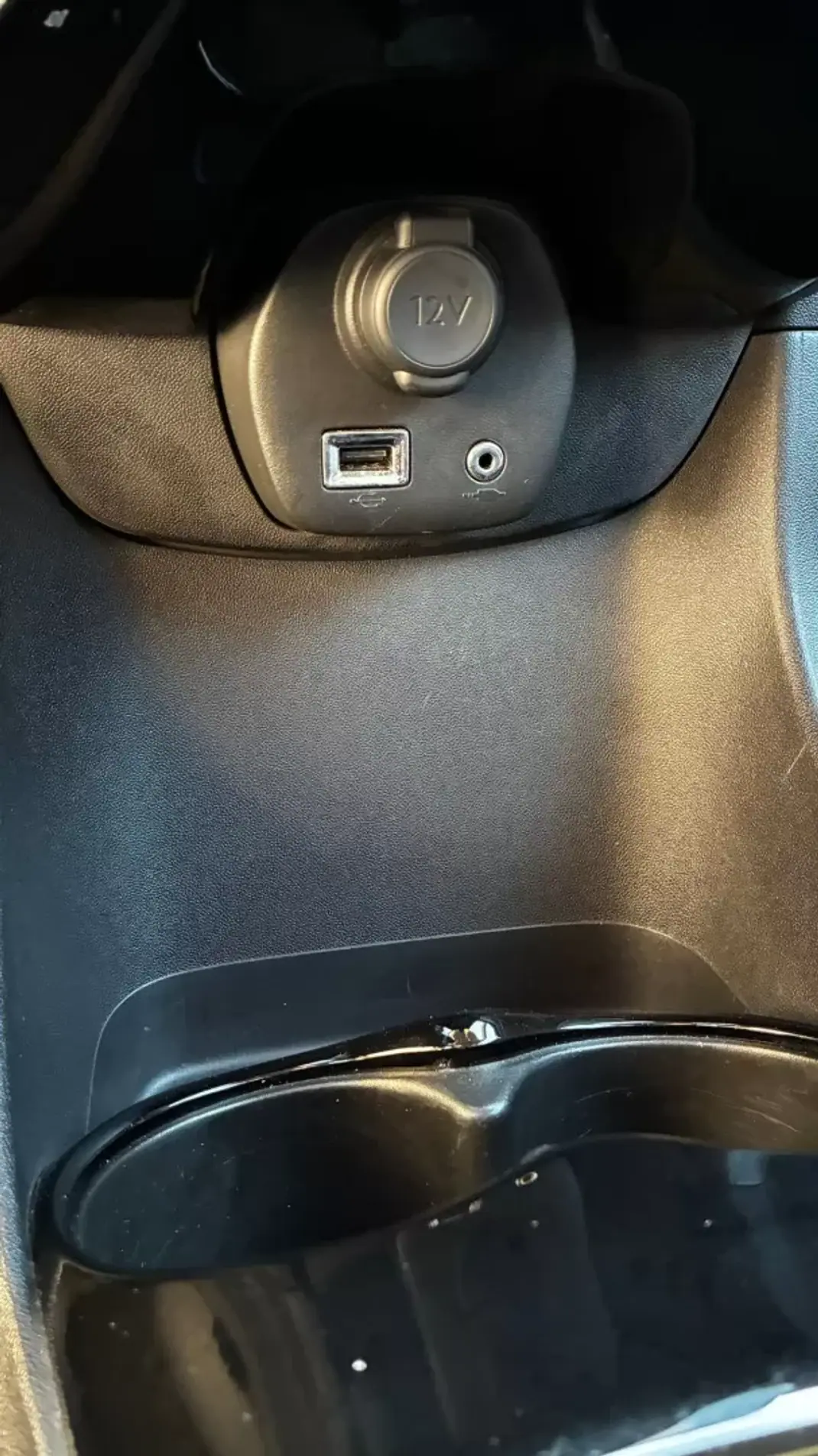 Peugeot 108 2019 - 11750 EUR, 88467 km - AUTO.MOTO.pt - 88467km - foto 13 de 20