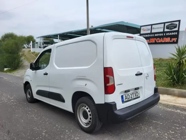 Opel COMBO 2020 - 13750 EUR, 158909 km - AUTO.MOTO.pt - 158909km - foto 4 de 16