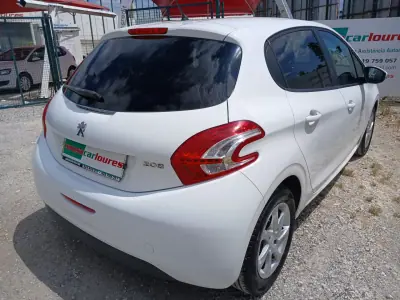 Peugeot 208 2014 - 7350 EUR, 85491 km - AUTO.MOTO.pt - 85491km - foto 12 de 25