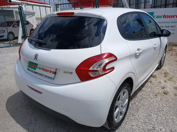 Peugeot 208 2014 - 7350 EUR, 85491 km - AUTO.MOTO.pt - 85491km - foto 12 de 25