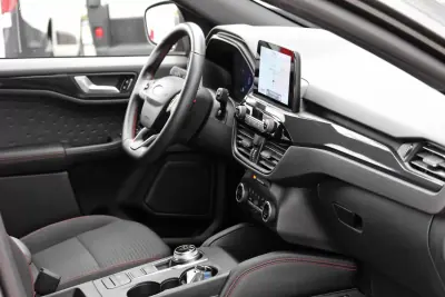 Ford Kuga 2022 - 29900 EUR, 80756 km - AUTO.MOTO.pt - 80756km - foto 8 de 23