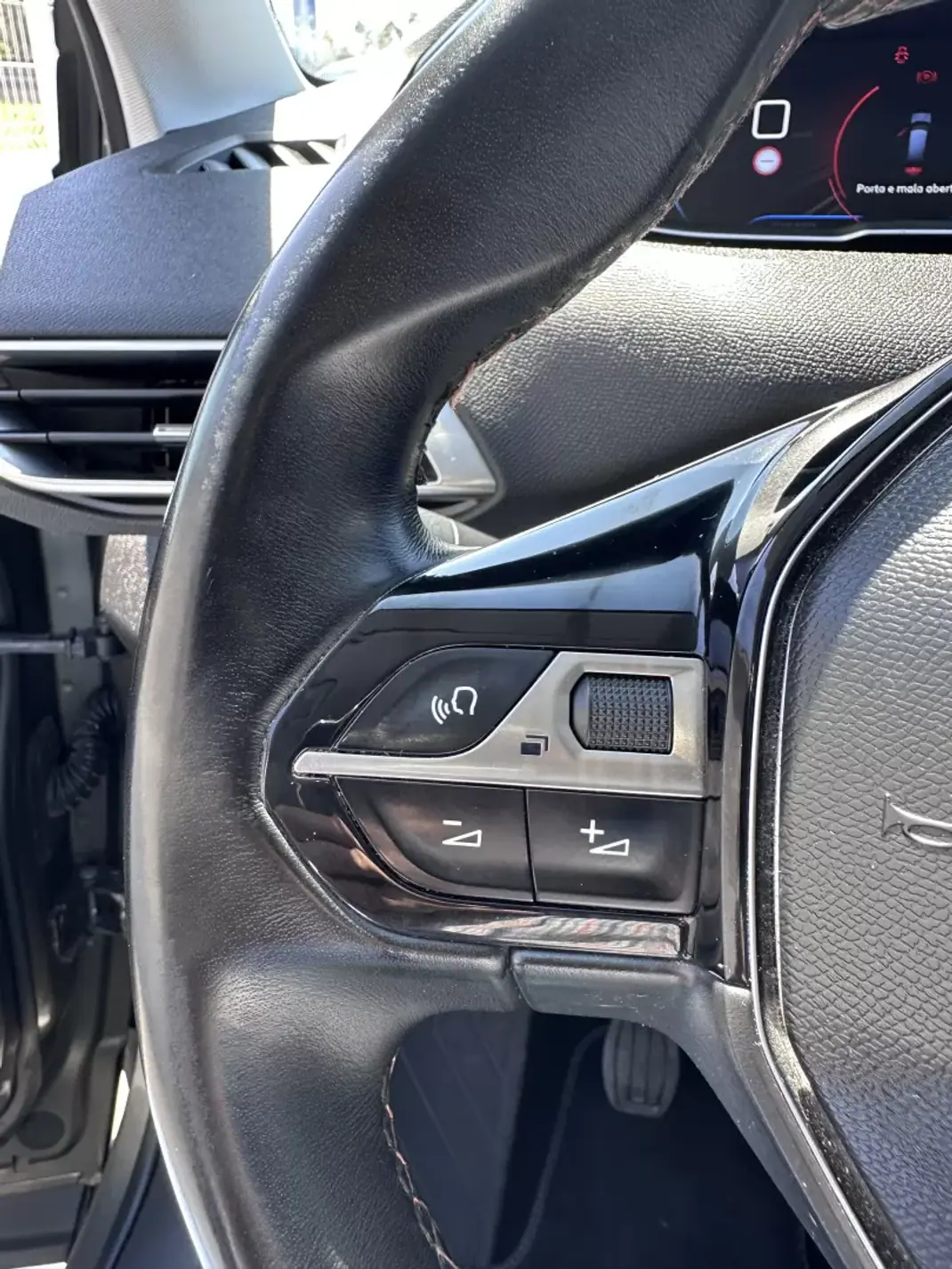 Peugeot 5008 2017 - 13900 EUR, 200000 km - AUTO.MOTO.pt - 200000km - foto 39 de 49