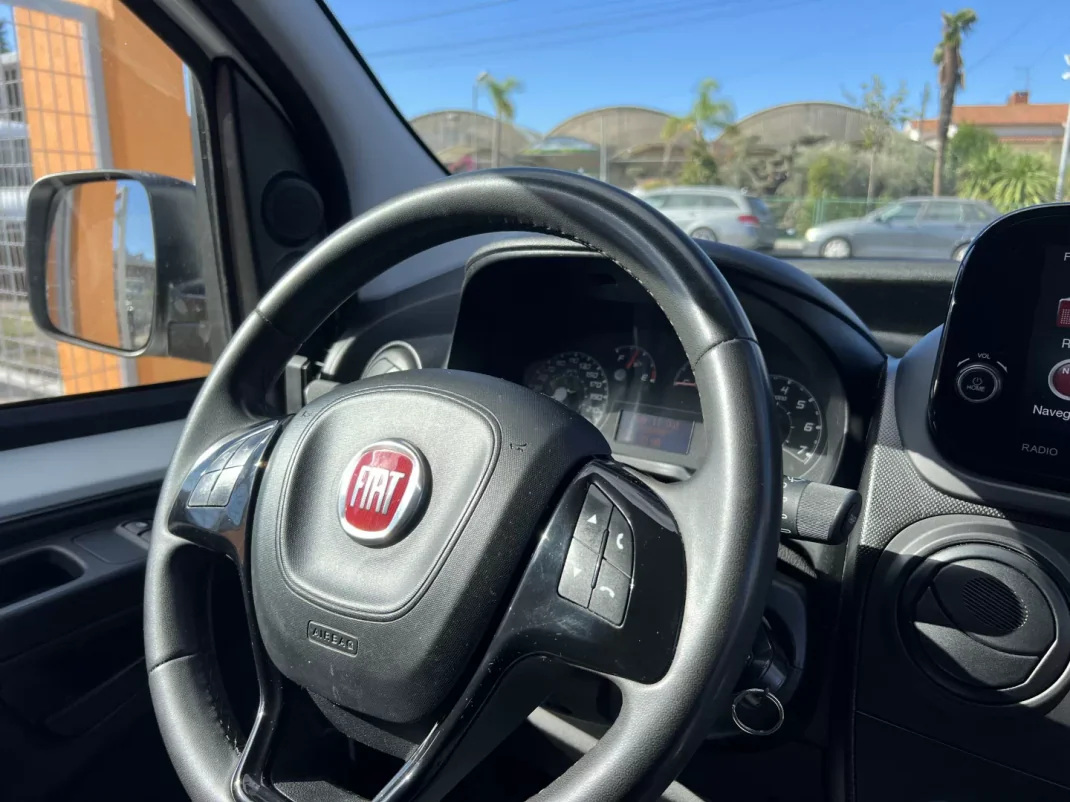 Fiat Fiorino 1.3 M-Jet Adventure 2020 - 9990 EUR, 159960 km - AUTO.MOTO.pt - 159960km - foto 17 de 20