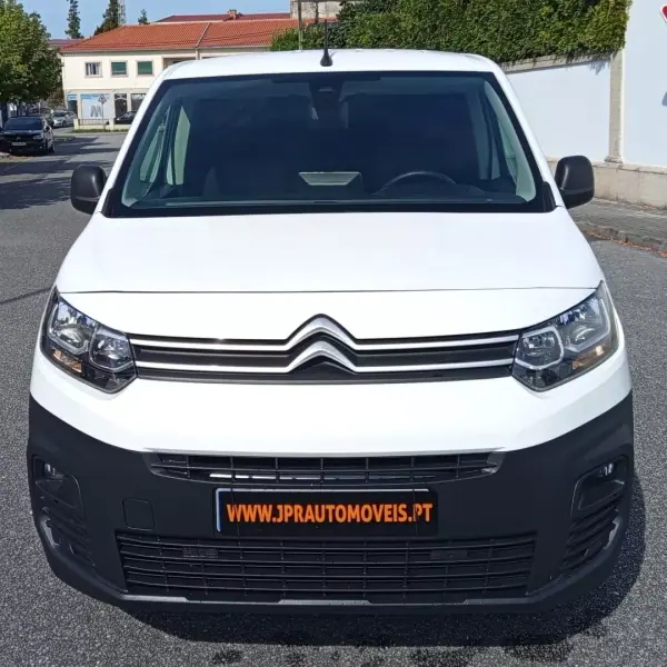 Citroën Berlingo 2020 - 12990 EUR, 127200 km - AUTO.MOTO.pt - 127200km - foto 2 de 19