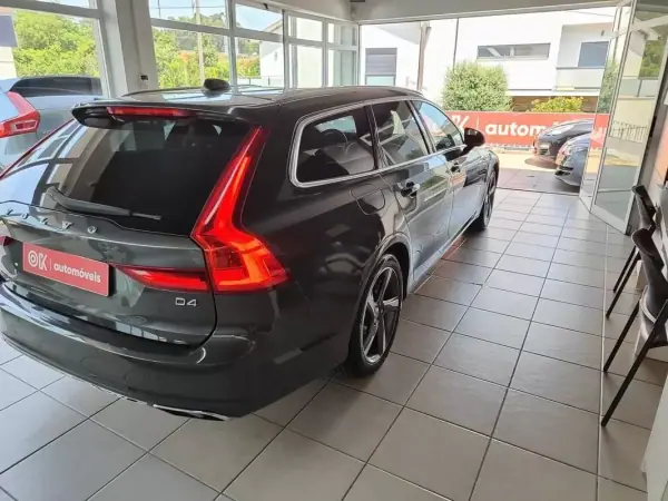 Volvo V90 2018 - 20990 EUR, 188000 km - AUTO.MOTO.pt - 188000km - foto 10 de 35