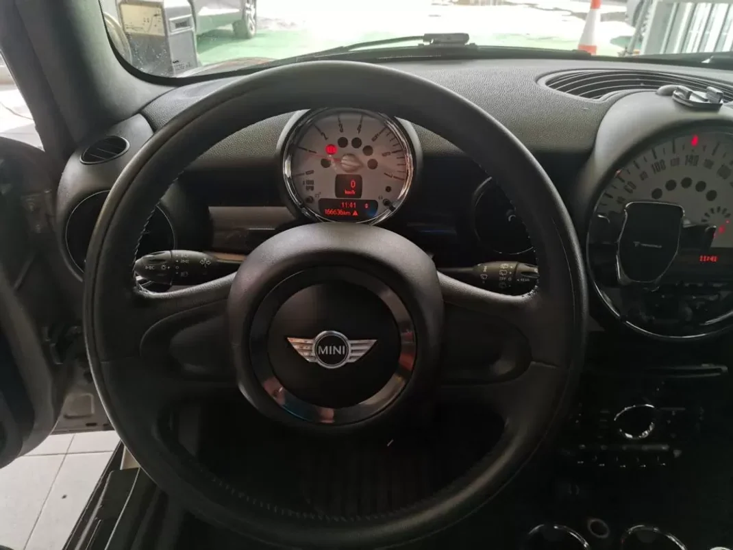 MINI Cooper 2013 - 12900 EUR, 166000 km - AUTO.MOTO.pt - 166000km - foto 10 de 17