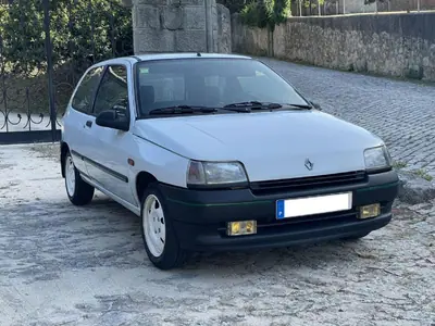 Renault Clio 1993 - 3900 EUR, 283000 km - AUTO.MOTO.pt - 283000km - foto 5 de 39