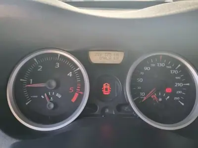 Renault Mégane Break 2007 - 2500 EUR, 218000 km - AUTO.MOTO.pt - 218000km - foto 4 de 13