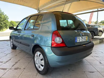 Renault Clio 2004 - 3250 EUR, 222926 km - AUTO.MOTO.pt - 222926km - foto 5 de 28