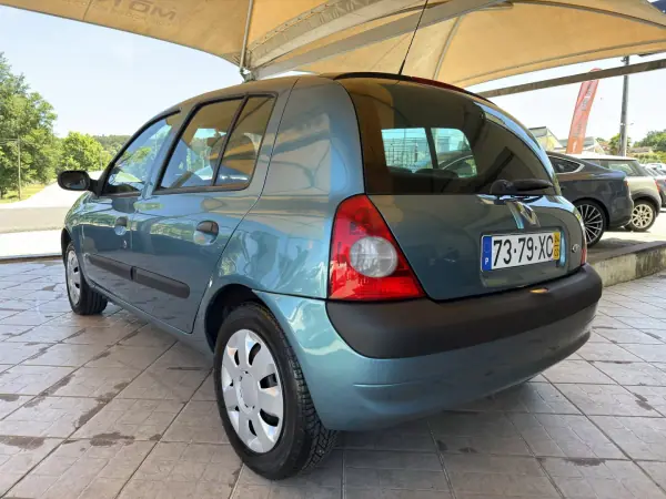 Renault Clio 2004 - 3250 EUR, 222926 km - AUTO.MOTO.pt - 222926km - foto 5 de 28