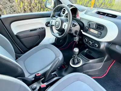 Renault Twingo 2020 - 10990 EUR, 79857 km - AUTO.MOTO.pt - 79857km - foto 5 de 12