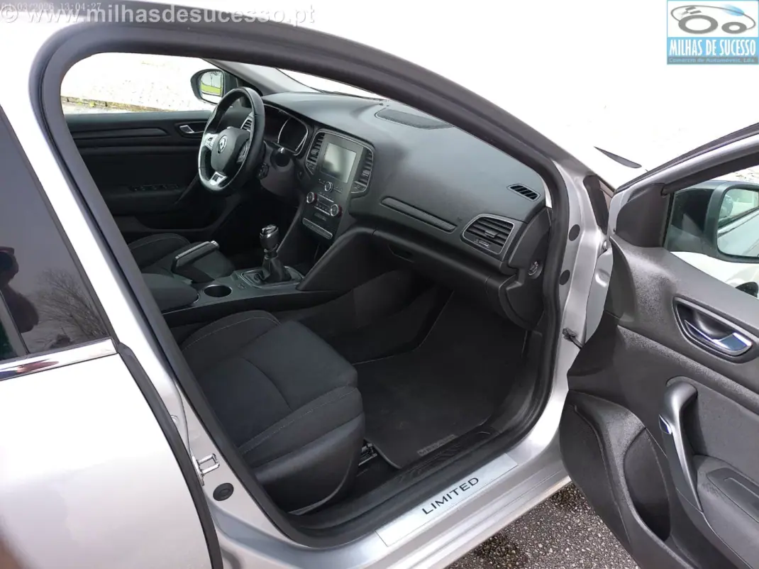 Renault Mégane Sport Tourer 2020 - 14250 EUR, 178000 km - AUTO.MOTO.pt - 178000km - foto 18 de 26
