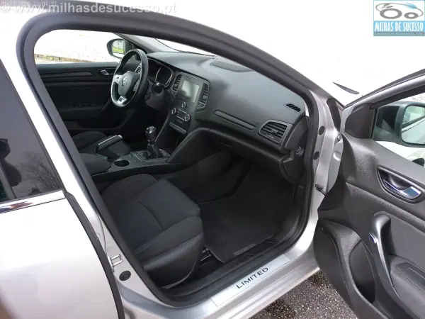 Renault Mégane Sport Tourer 2020 - 14250 EUR, 178000 km - AUTO.MOTO.pt - 178000km - foto 18 de 26