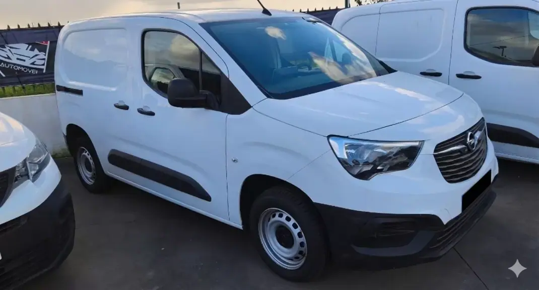 Opel COMBO 2022 - 15990 EUR, 55209 km - AUTO.MOTO.pt - 55209km - foto 1 de 3