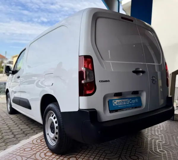 Opel COMBO 2024 - 16950 EUR, 53000 km - AUTO.MOTO.pt - 53000km - foto 7 de 24