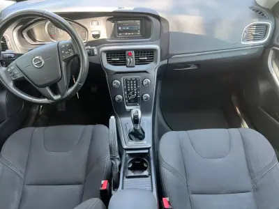 Volvo V40 2017 - 15900 EUR, 120000 km - AUTO.MOTO.pt - 120000km - foto 11 de 39