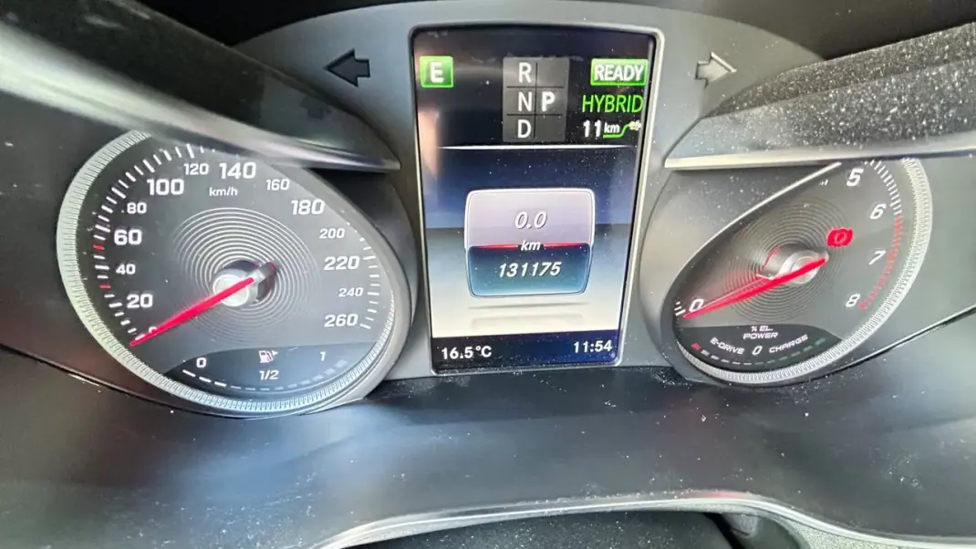 Mercedes-Benz GLC 350 2017 - 34990 EUR, 131175 km - AUTO.MOTO.pt - 131175km - foto 6 de 15