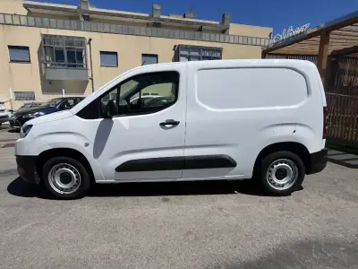 Toyota PROACE CITY 1.5D 100cv EXCLUIVE 2020 - 16450 EUR, 62000 km - AUTO.MOTO.pt - 62000km - foto 8 de 35