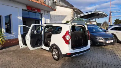Dacia Lodgy 2021 - 15900 EUR, 130712 km - AUTO.MOTO.pt - 130712km - foto 3 de 32