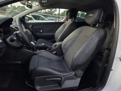 Renault Mégane Coupe 2011 - 8990 EUR, 234000 km - AUTO.MOTO.pt - 234000km - foto 29 de 33