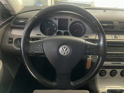 Volkswagen Passat Variant 2008 - 8900 EUR, 221737 km - AUTO.MOTO.pt - 221737km - foto 8 de 24