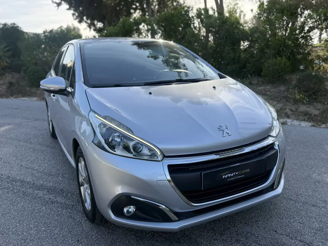 Peugeot 208 2016 - 8999 EUR, 44000 km - AUTO.MOTO.pt - 44000km - foto 3 de 18