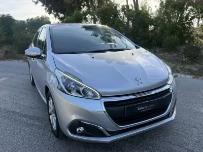 Peugeot 208 2016 - 8999 EUR, 44000 km - AUTO.MOTO.pt - 44000km - foto 3 de 18