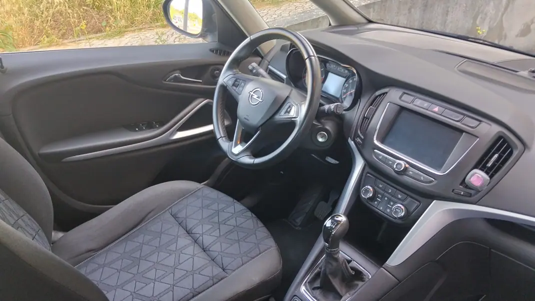 Opel Zafira 2019 - 18750 EUR, 116293 km - 116293km - foto 9 de 15