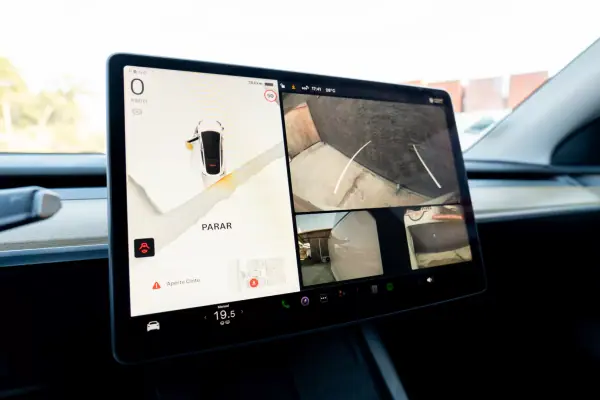 Tesla Model Y 2022 - 36900 EUR, 70000 km - AUTO.MOTO.pt - 70000km - foto 13 de 25