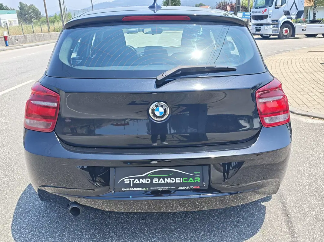 BMW 116 2011 - 11000 EUR, 231000 km - 231000km - foto 7 de 26