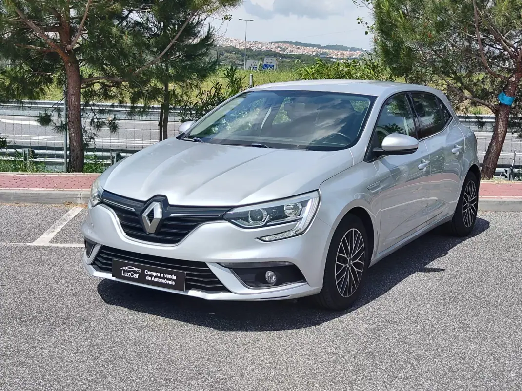 Renault Mégane 2016 - 8780 EUR, 252000 km - AUTO.MOTO.pt - 252000km - foto 2 de 36