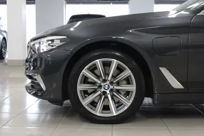 BMW 530e 2020 - 29400 EUR, 96515 km - AUTO.MOTO.pt - 96515km - foto 5 de 25