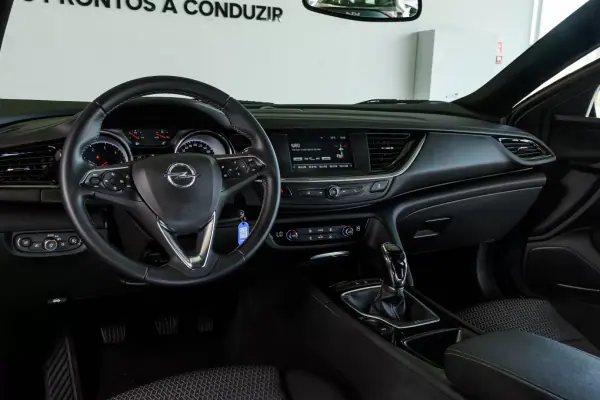 Opel Insignia Sports Tourer 2021 - 15900 EUR, 91563 km - AUTO.MOTO.pt - 91563km - foto 17 de 35