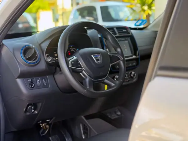 Dacia Spring 2021 - 11400 EUR, 25983 km - AUTO.MOTO.pt - 25983km - foto 6 de 30