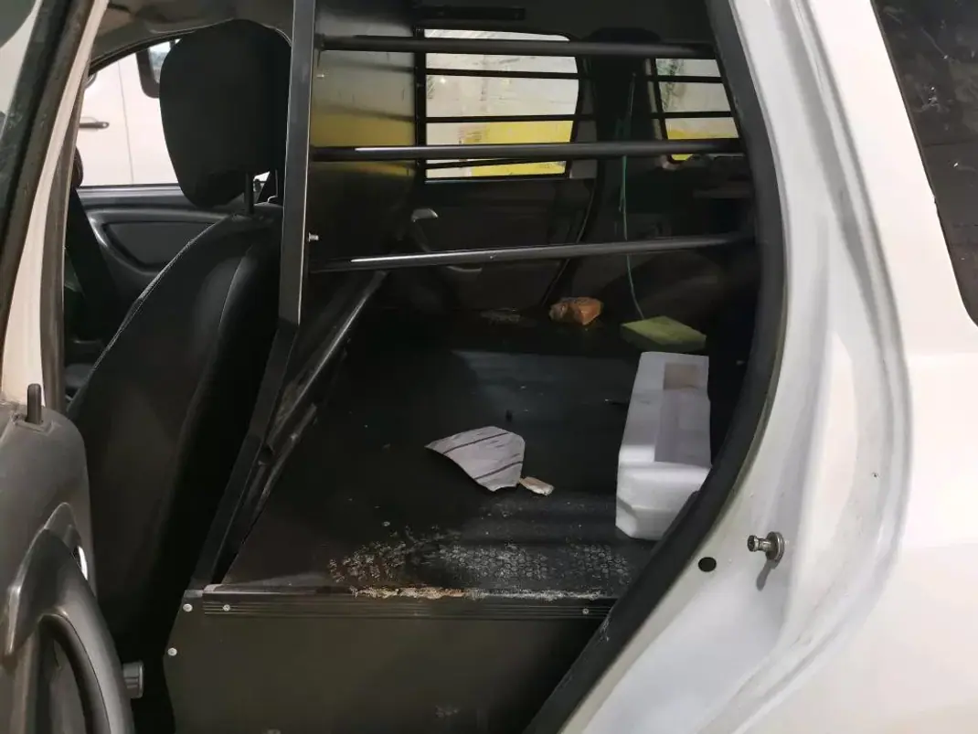 Dacia 2017 - 9900 EUR, 230462 km - AUTO.MOTO.pt - 230462km - foto 10 de 10