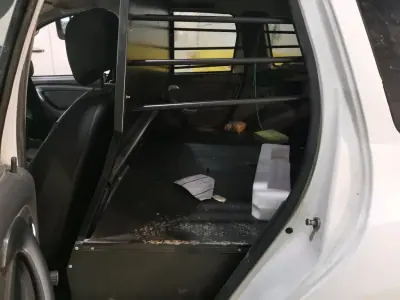 Dacia 2017 - 9900 EUR, 230462 km - AUTO.MOTO.pt - 230462km - foto 10 de 10