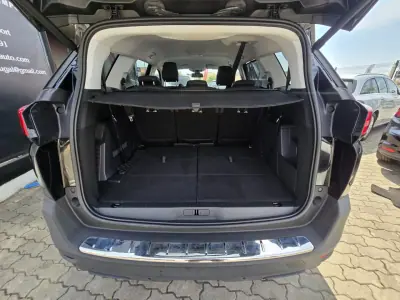 Peugeot 5008 2019 - 16900 EUR, 130000 km - AUTO.MOTO.pt - 130000km - foto 10 de 18