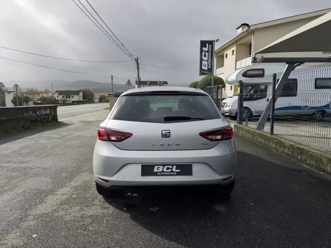 SEAT Leon 2016 - 12990 EUR, 117000 km - AUTO.MOTO.pt - 117000km - foto 4 de 26