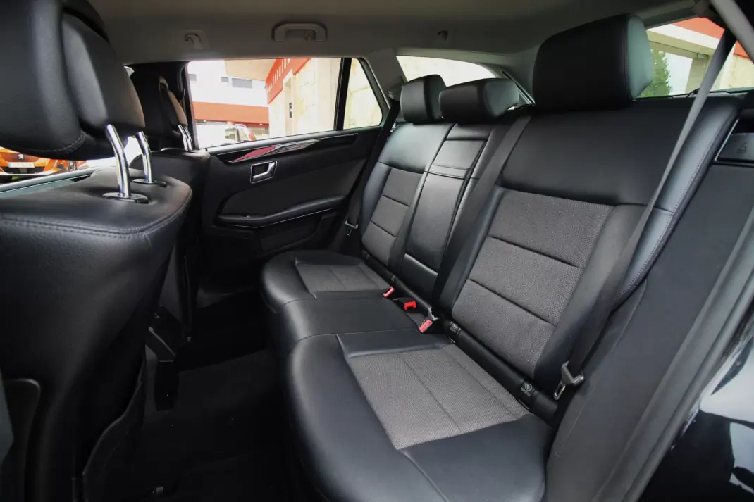 Mercedes-Benz E 250 2010 - 13990 EUR, 245000 km - AUTO.MOTO.pt - 245000km - foto 12 de 48