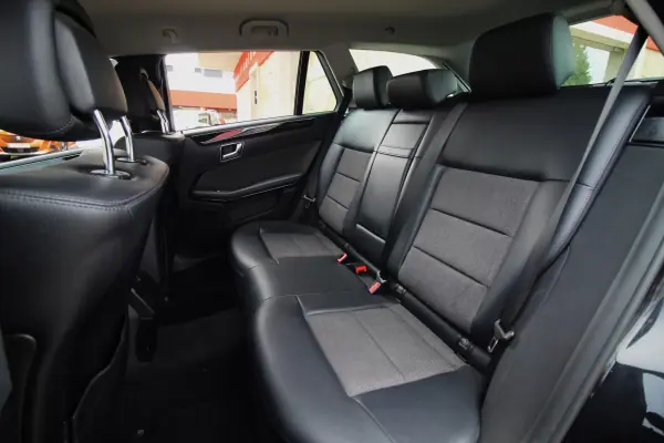 Mercedes-Benz E 250 2010 - 12990 EUR, 245000 km - AUTO.MOTO.pt - 245000km - foto 12 de 48