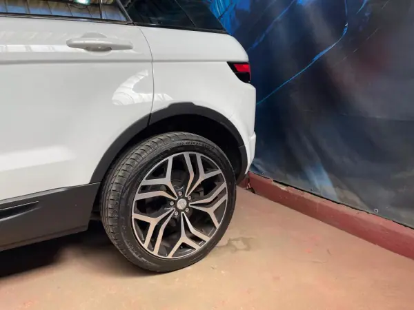 Land Rover Range Rover Evoque 2016 - 16999 EUR, 105000 km - AUTO.MOTO.pt - 105000km - foto 24 de 49