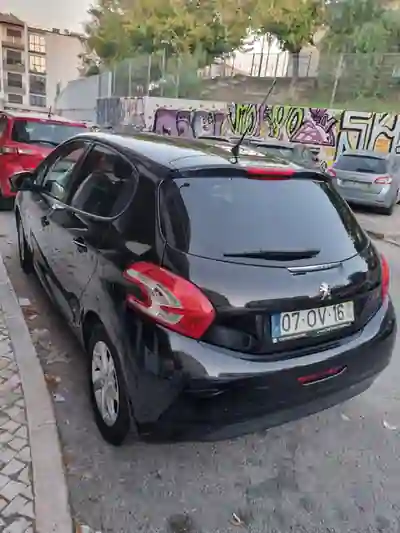 Peugeot 208 2014 - 6500 EUR, 81000 km - 81000km - foto 3 de 6