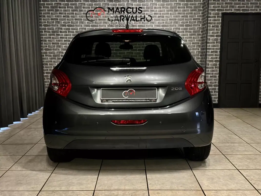 Peugeot 208 2014 - 8990 EUR, 75000 km - AUTO.MOTO.pt - 75000km - foto 5 de 13