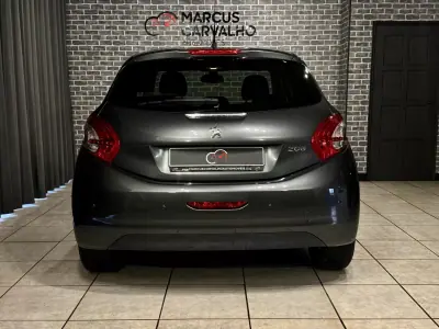 Peugeot 208 2014 - 8990 EUR, 75000 km - AUTO.MOTO.pt - 75000km - foto 5 de 13