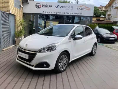 Peugeot 208 2016 - 9990 EUR, 66875 km - AUTO.MOTO.pt - 66875km - foto 2 de 23