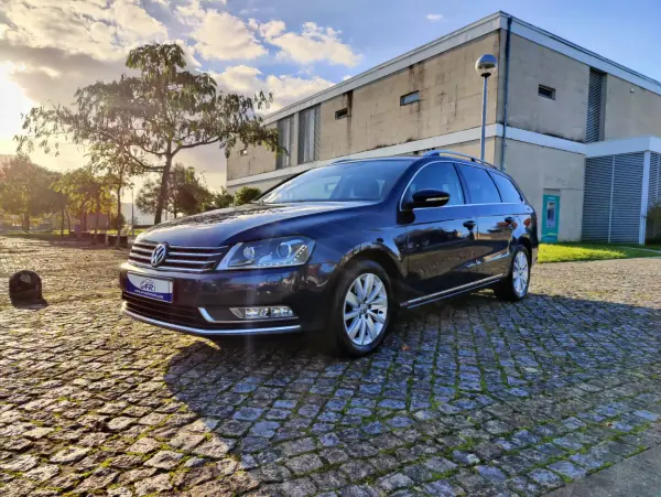 Volkswagen Passat Variant 2011 - 10750 EUR, 213000 km - AUTO.MOTO.pt - 213000km - foto 3 de 7