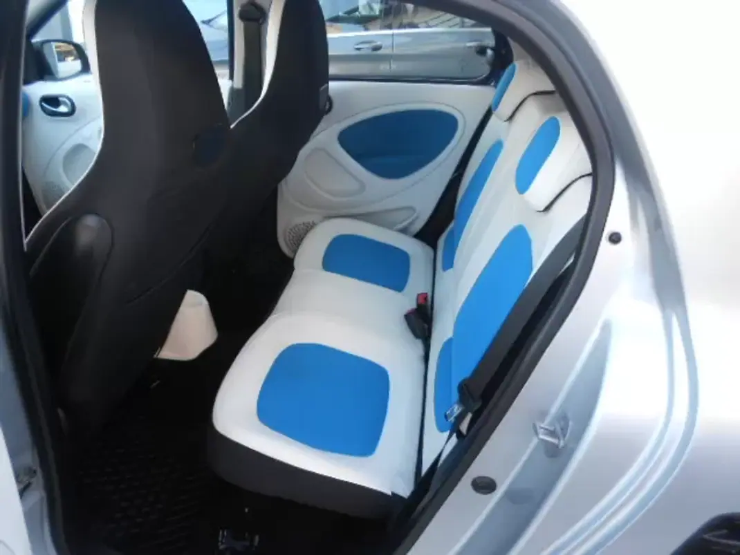Smart ForFour 2017 - 9500 EUR, 107872 km - 107872km - foto 9 de 14