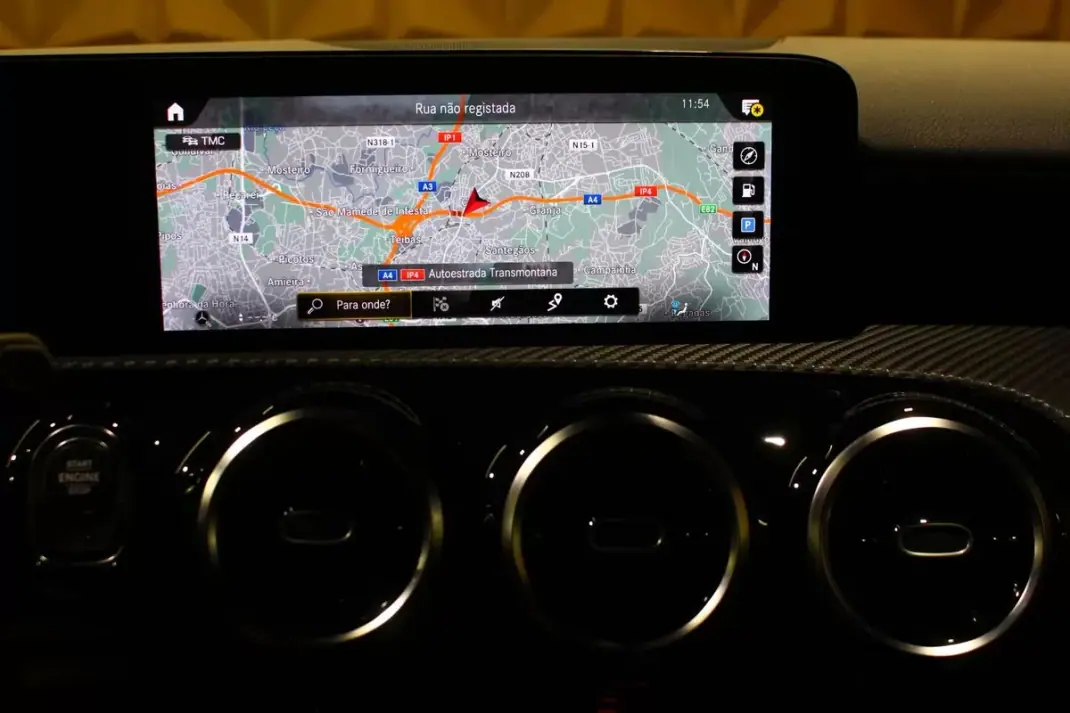 Mercedes-Benz A 250 2020 - 23900 EUR, 140000 km - AUTO.MOTO.pt - 140000km - foto 24 de 35