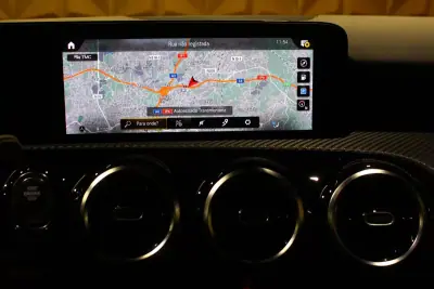 Mercedes-Benz A 250 2020 - 23900 EUR, 140000 km - AUTO.MOTO.pt - 140000km - foto 24 de 35