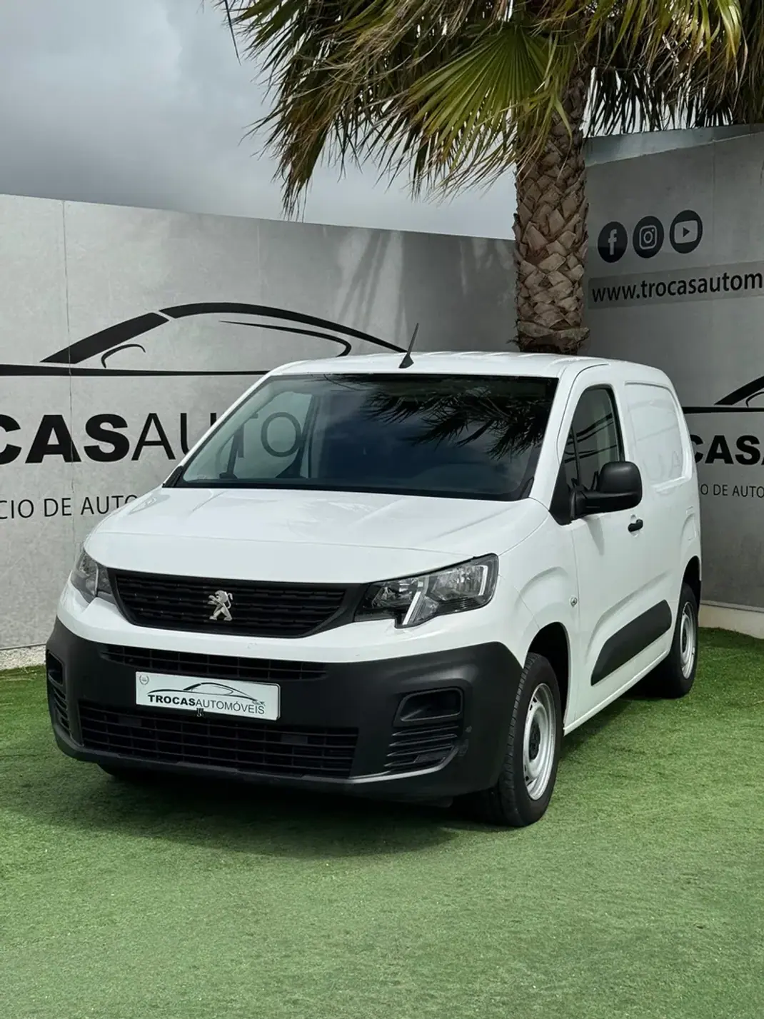 Peugeot Partner 1.5 BlueHDi Pro Standard 2021 - 13550 EUR, 171498 km - AUTO.MOTO.pt - 171498km - foto 1 de 18